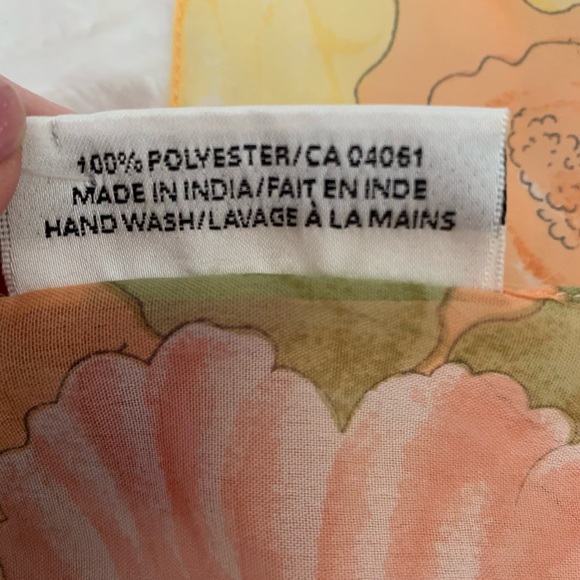 Nygard collection woman’s scarf made in India - Picture 6 of 7